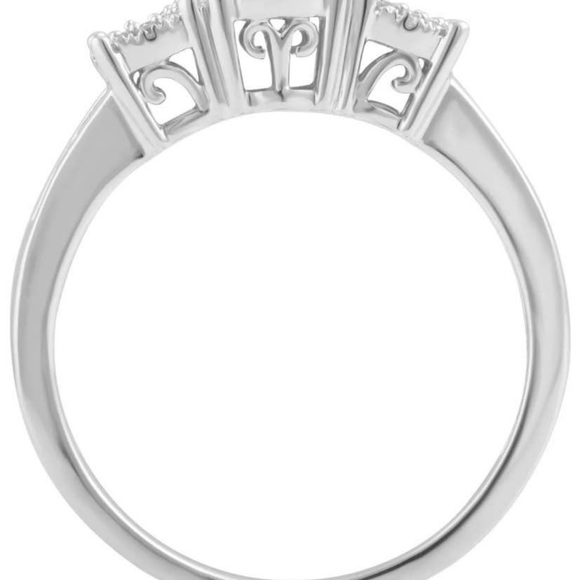 Macy’s Dimond Engagement Ring ( 1/3 ct. t.w.) in 14K white gold - Picture 4 of 9
